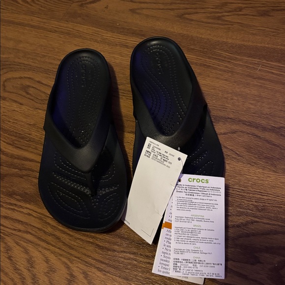 CROCS Classic Black Sandals - Picture 1 of 5
